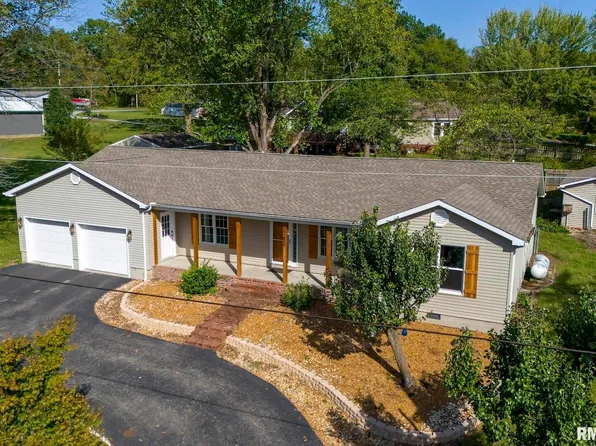 12656 N Shoreland Dr, Marion, IL 62959