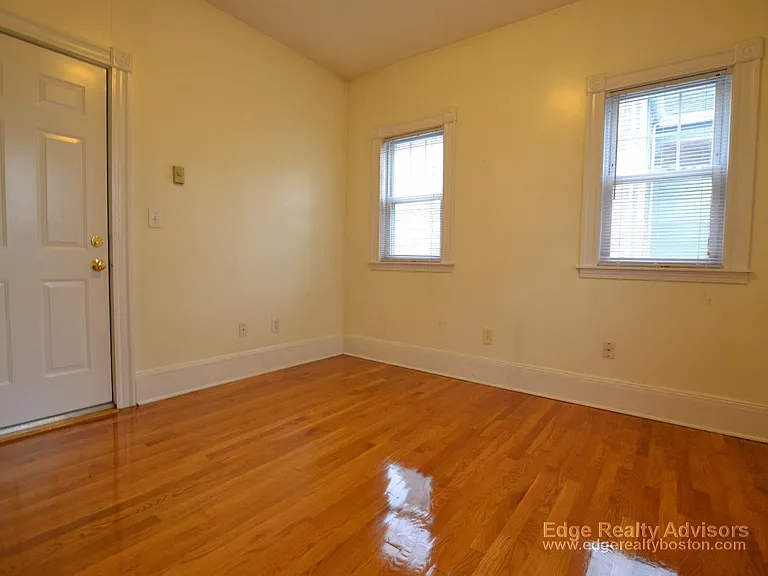 22-24 Everett Sq #2 — Photo 7