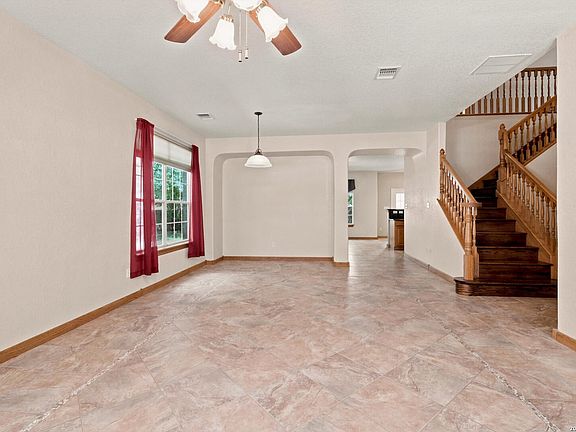5th image of 132 SPRINGTREE BND