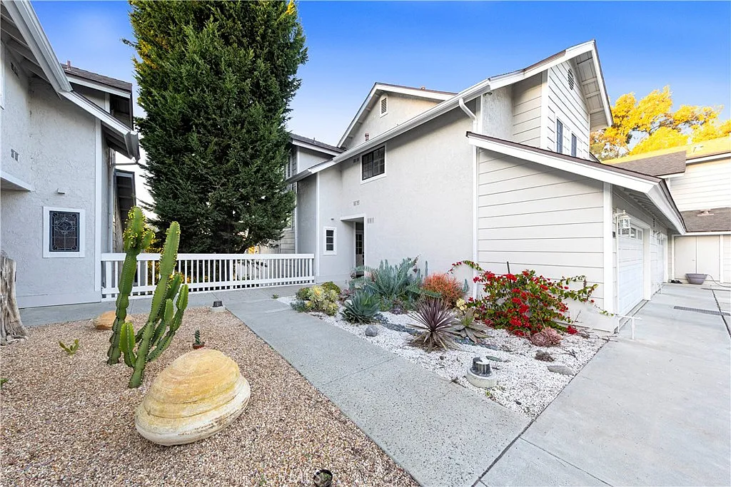 2 bed, 2.5 bath, 1887 sqft, $4,500 — Photo 3