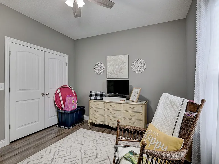 608 Pineview St — Photo 7