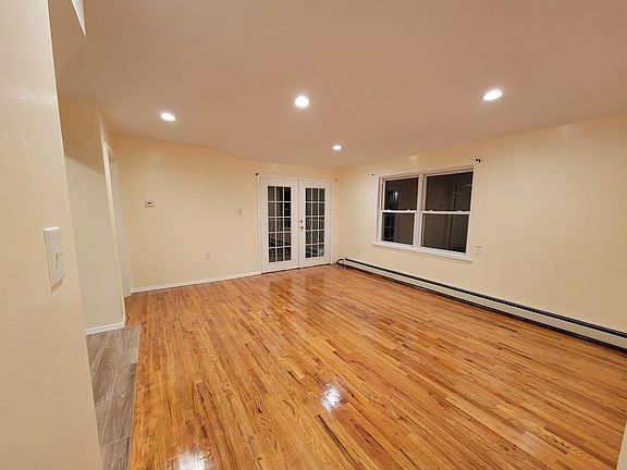 3rd image of 12727 140th St Floor 2