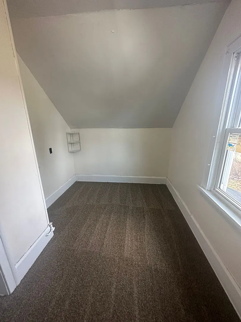 3bd Single Cash Pay/Section 8 — Photo 4