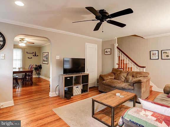 3rd image of 206 S School Ln