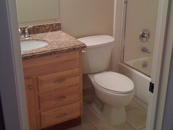 3rd image of 926 Kansas St #3
