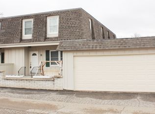 2646 SW Arrowhead Rd #B, Topeka, KS 66614