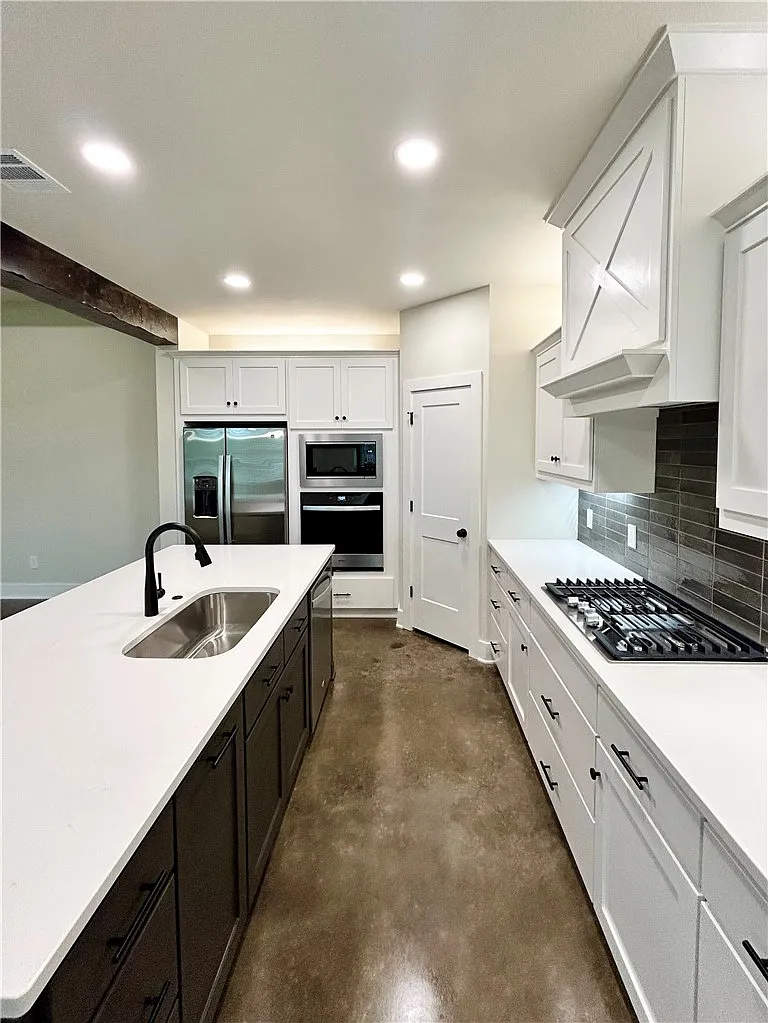 4 bed, 1979 sqft, $2,500 — Photo 4