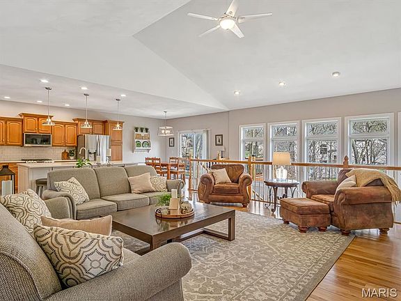 5th image of 9 Timber Bluff Ct