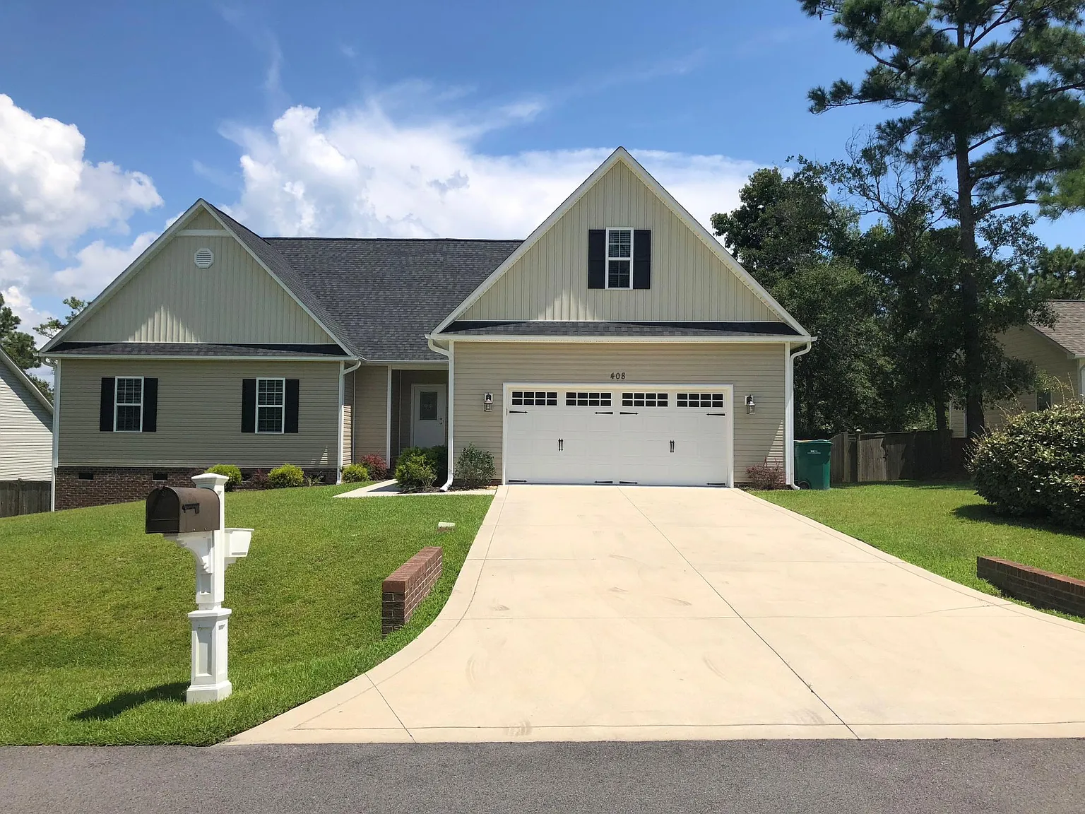 5 bed, 2315 sqft, $2,750 — Photo 1