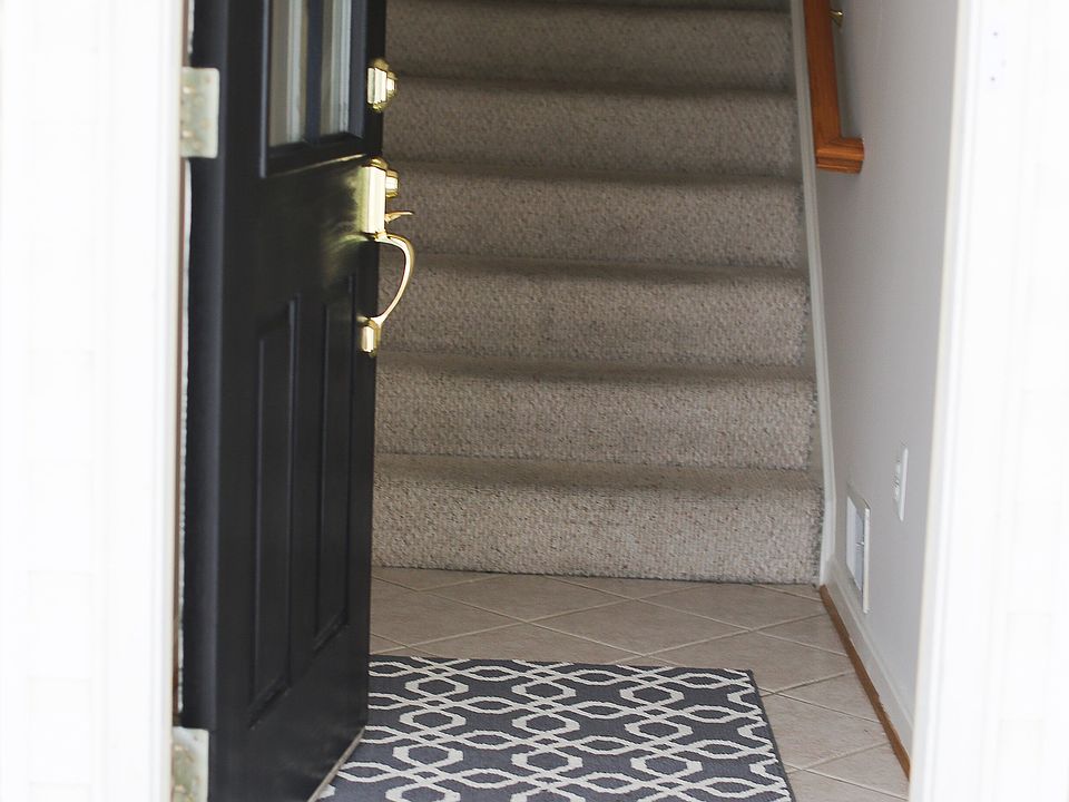 1st image of 21795 Oakville Ter