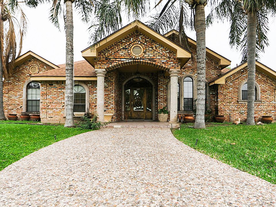 1st image of 900 E Tulipan St