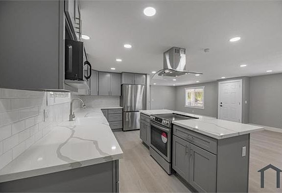 3rd image of 174 Redwood Dr