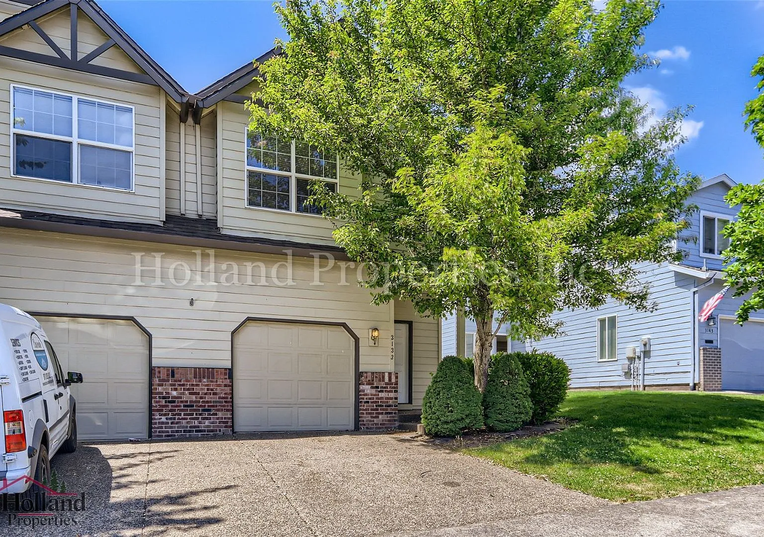 Spacious Two-Level Duplex Home with Fenced Backyard in Hillsboro! — Photo 2