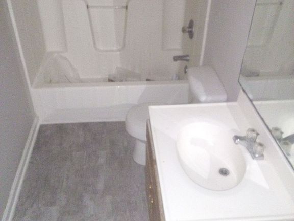 3rd image of 207 Belleterrace Ct