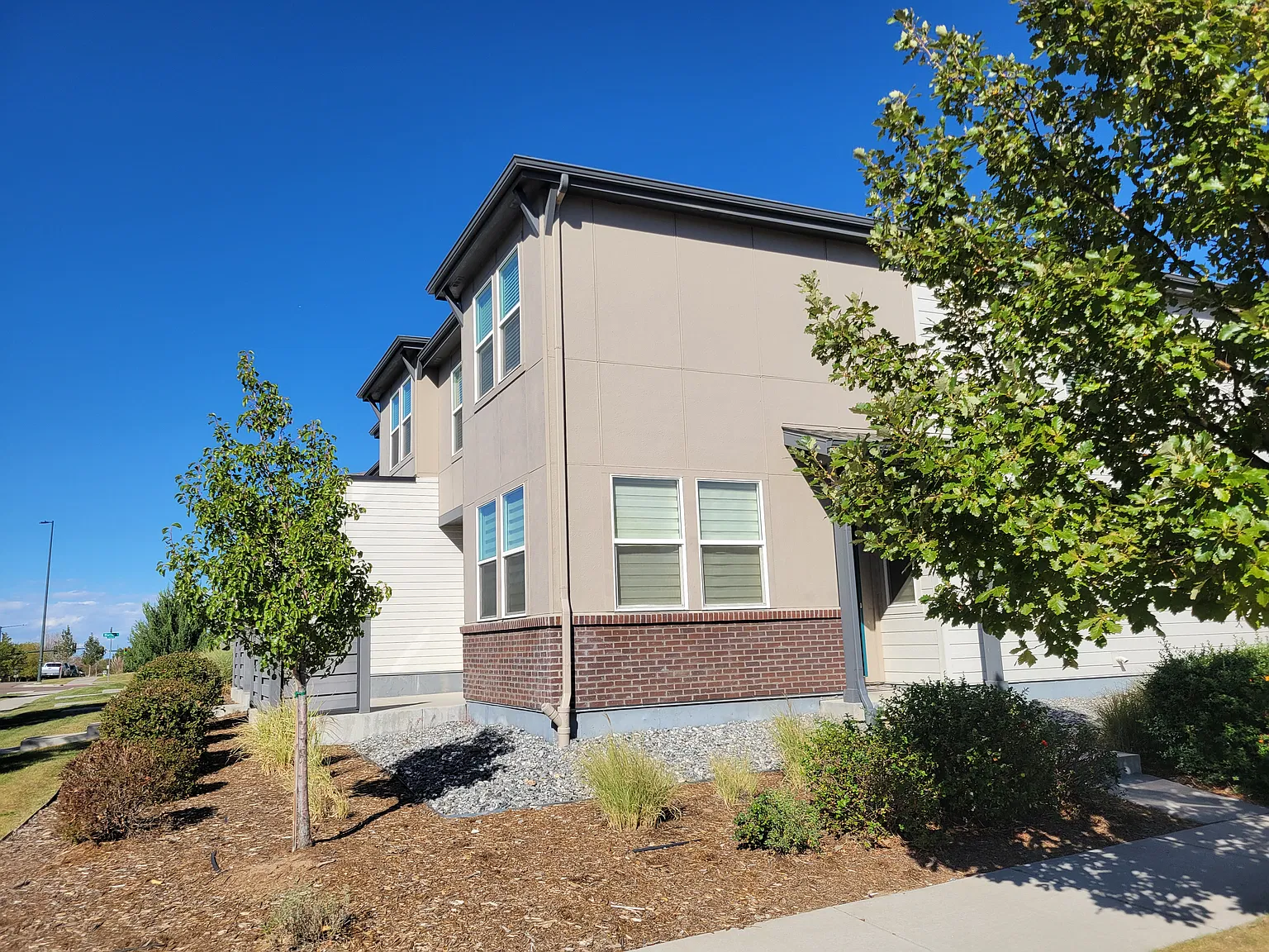 4 bed, 1947 sqft, $2,800 — Photo 2