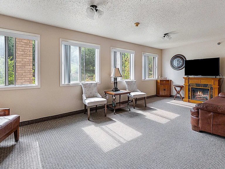 Alps Park Apartments — Photo 18