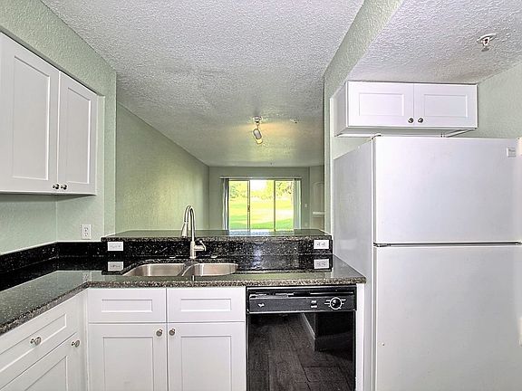 5th image of 13917 Fairway Island Dr APT 912