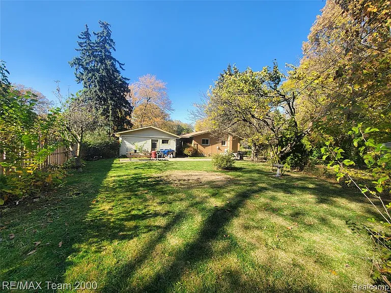 4565 Universal St — Photo 25
