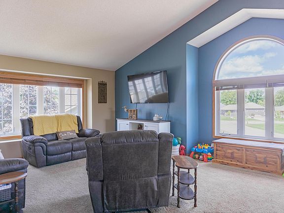 2nd image of 211 Clover Ct