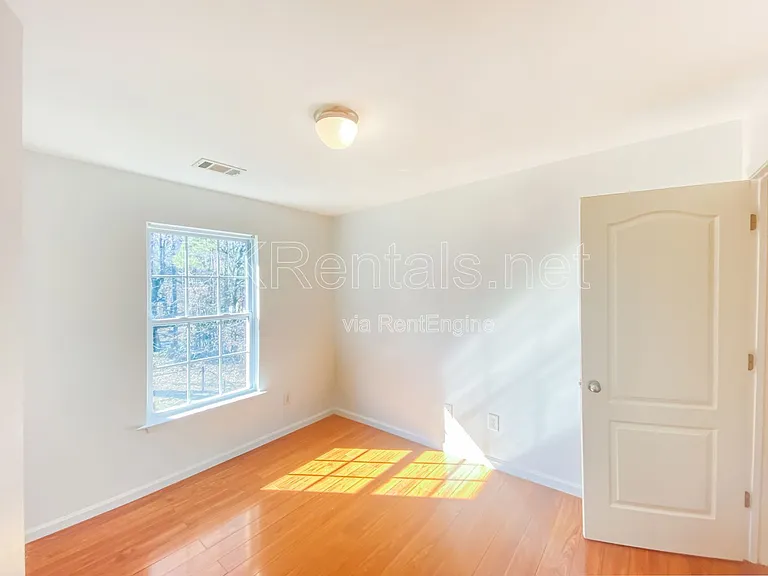 1068 S Gordon Rd SW — Photo 16