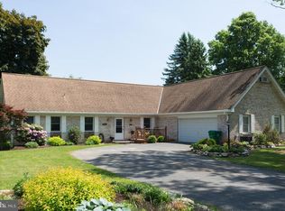 1267 Cherry Tree Ln, Chambersburg, PA 17202