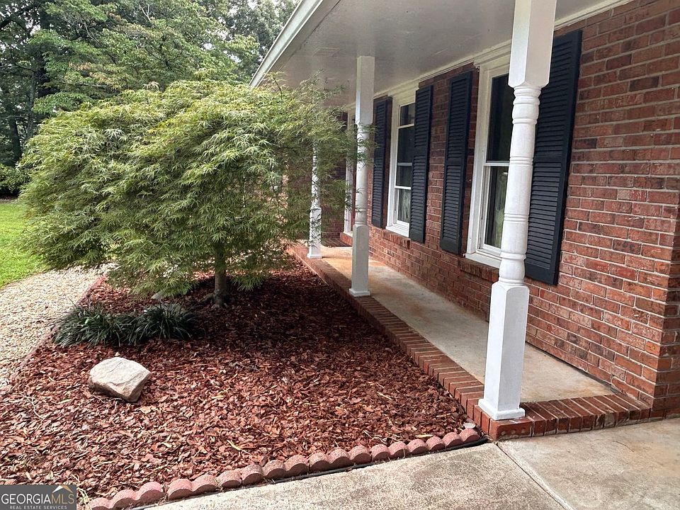 2nd image of 2936 Pauls Way