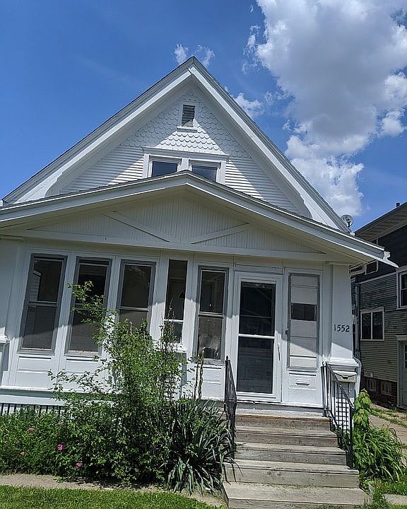 Enclosed front porch! 