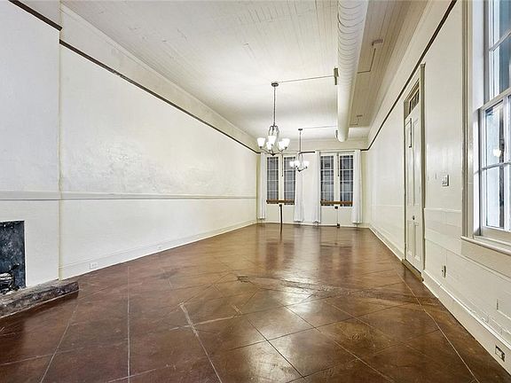 4th image of 2119 Decatur St