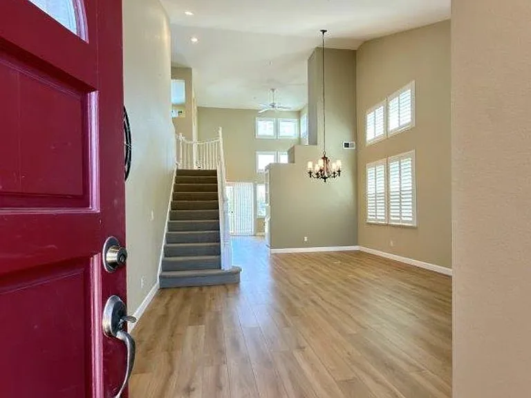 94 S Newport Dr — Photo 4