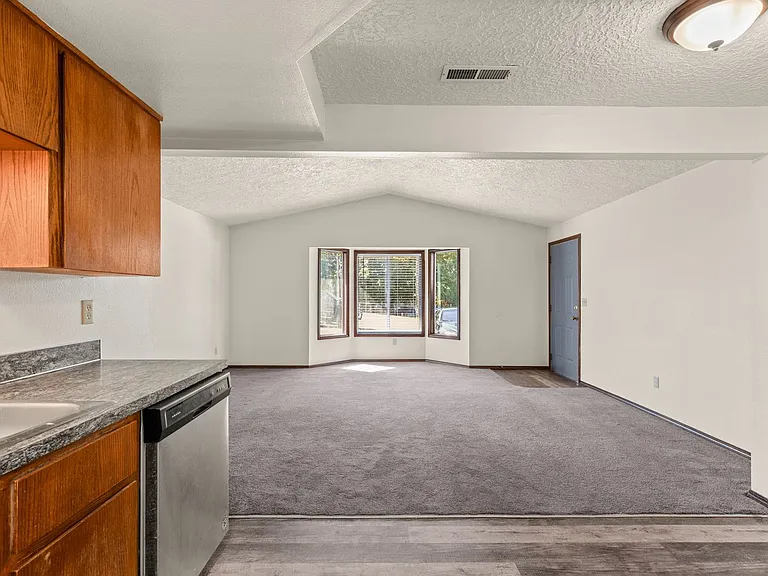 3605 NE 49th St — Photo 13