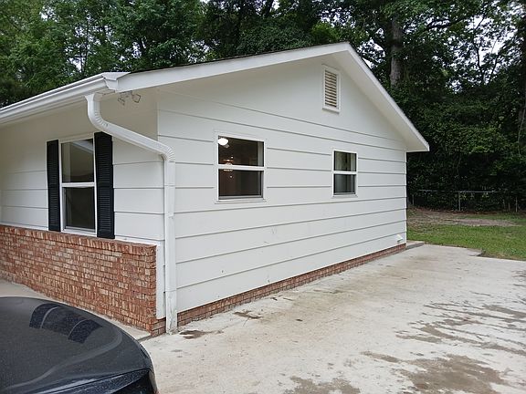 3rd image of 821 Englewood Dr