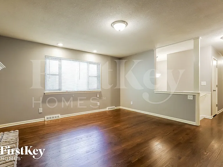 1004 SW 14th Ter — Photo 4