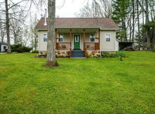 582 W Creston Rd, Crossville, TN 38571