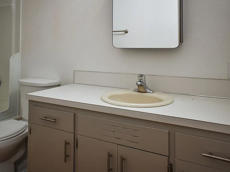 Kathy-Ann Apartments — Photo 21