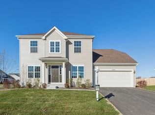 435 Mary Ann Cir, Sycamore, IL 60178