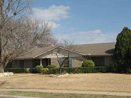 2nd image of 1600 Versailles Dr