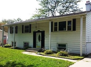 3403 New England Dr, Rockford, IL 61109