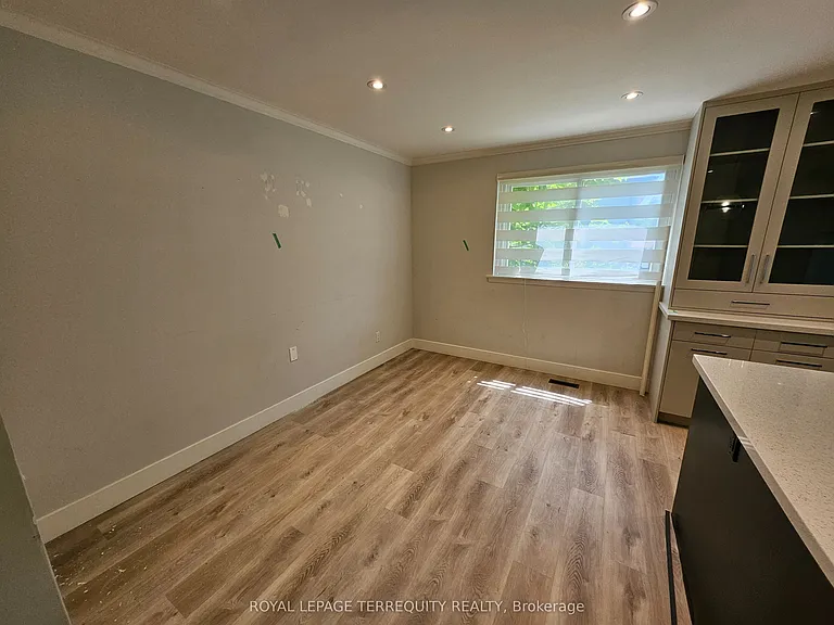 2067 Obeck Cres — Photo 14