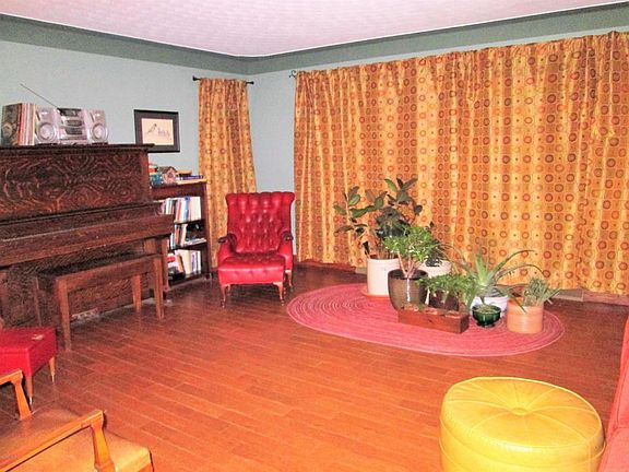 3rd image of 3825 Carlton Park Dr SW