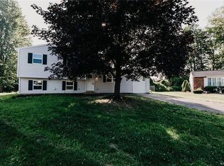 8039 Capri Cir, Clay, NY 13041
