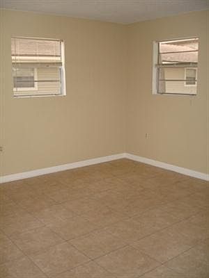 4th image of 803 Sunset Blvd W APT B