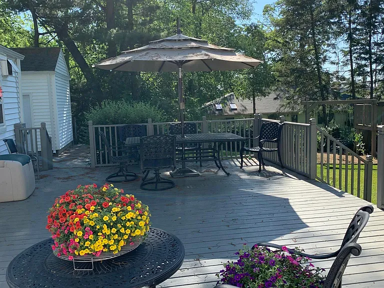 Outdoor deck