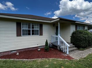 369 Blue Jay Dr, Beaver, WV 25813