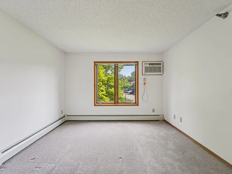 Oaks Lincoln Apartments — Photo 19