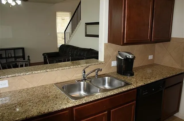 2228 Nestlewood Dr — Photo 9