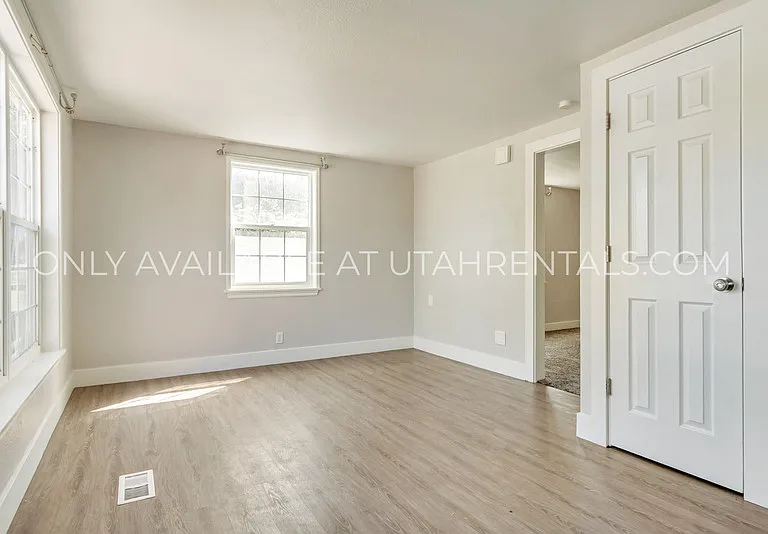411 W Main St — Photo 10