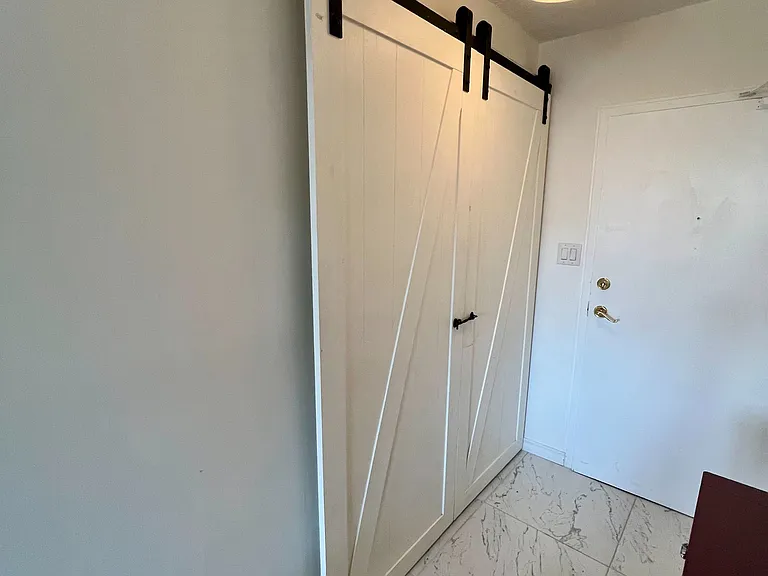 55 William St E #716 — Photo 3