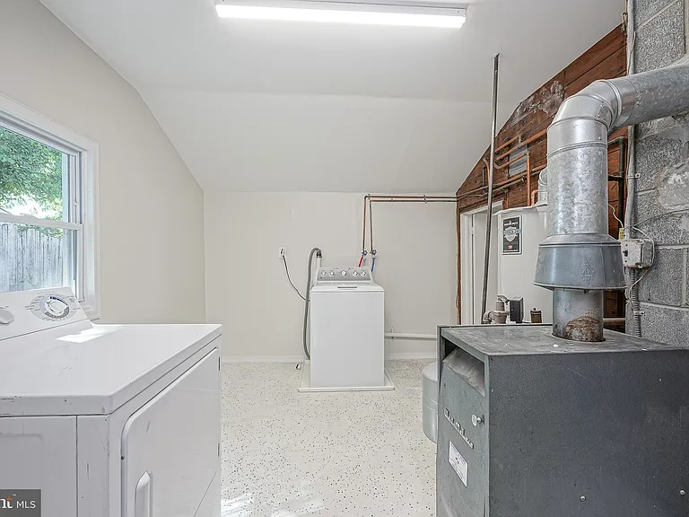136 N Read Ave #B — Photo 12