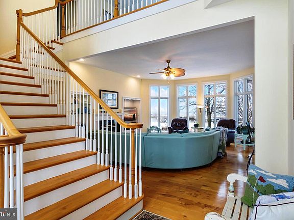3rd image of 101 Prospect Bay Dr W