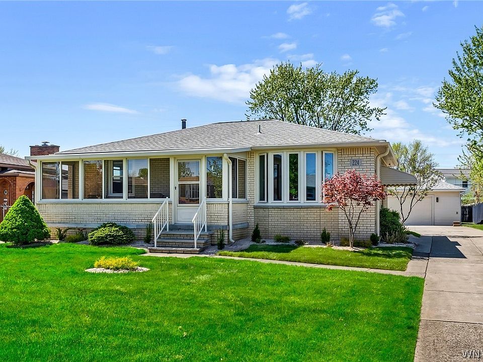 1st image of 224 Woodcrest Dr